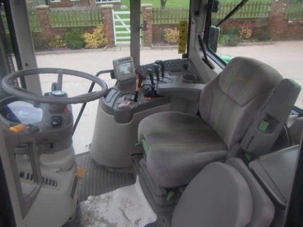 John Deere 6630