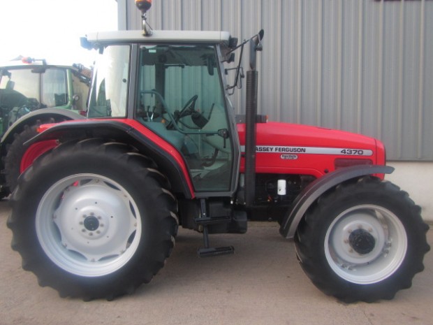Massey Ferguson 4370