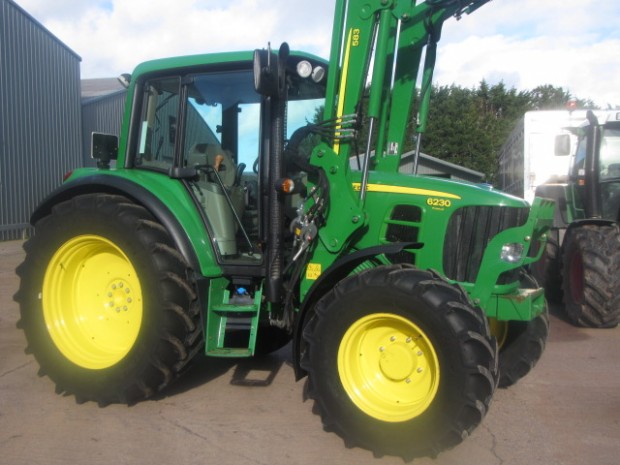 John Deere 6230