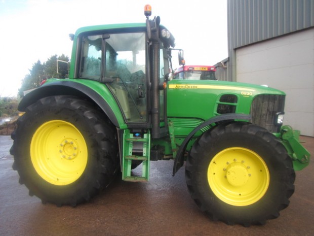 John Deere 6930