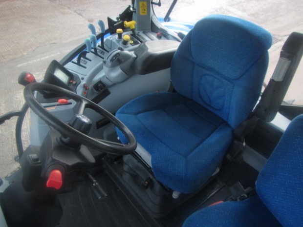 New Holland T6030