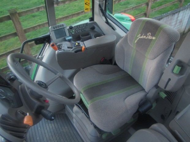 John Deere 7530