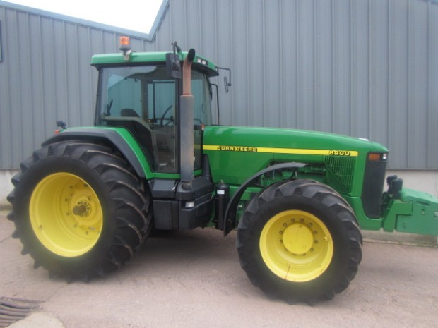 John Deere 8400