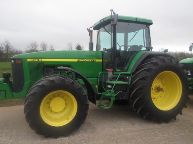 John Deere 8400