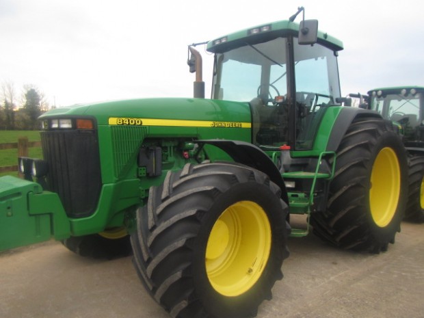 John Deere 8400