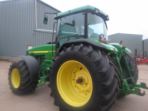 John Deere 8400