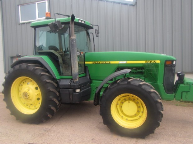 John Deere 8200