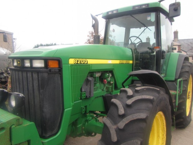 John Deere 8200