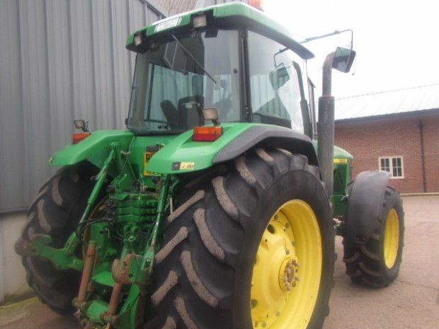 John Deere 8200