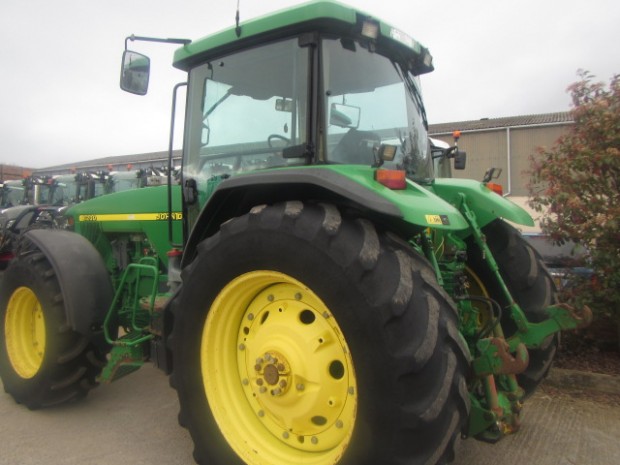 John Deere 8200