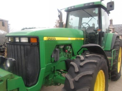 John Deere 8200