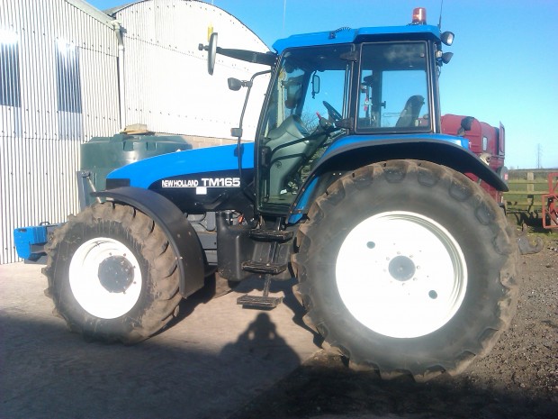 New Holland TM165