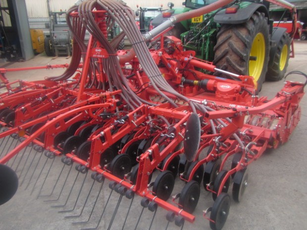 Kuhn HR 5004 power harrow