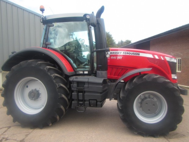 Massey Ferguson 8670