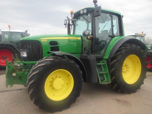 John Deere 6930