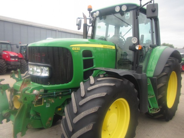 John Deere 6930