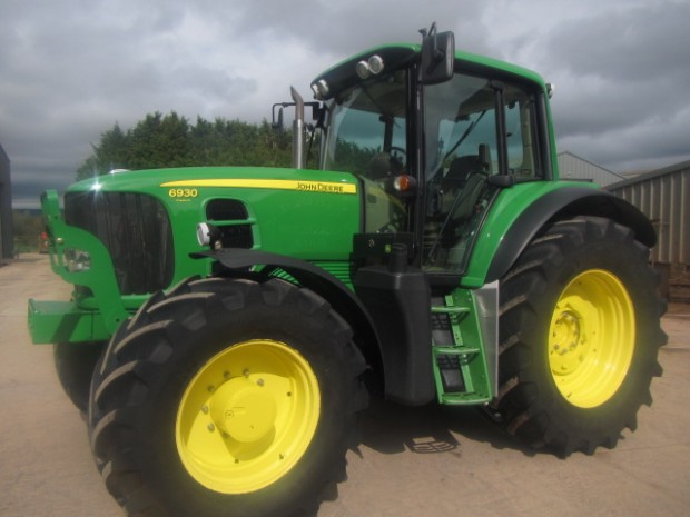 John Deere 6930