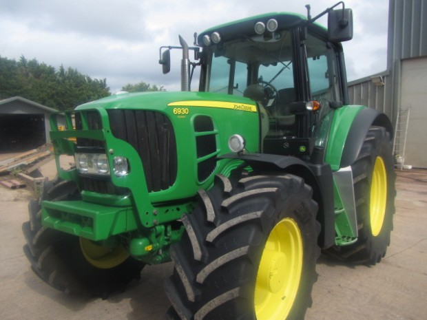 John Deere 6930