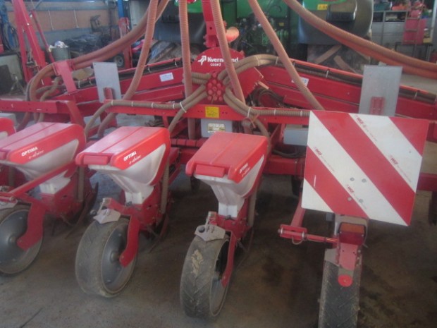 Kverneland Optima 8 row maize drill