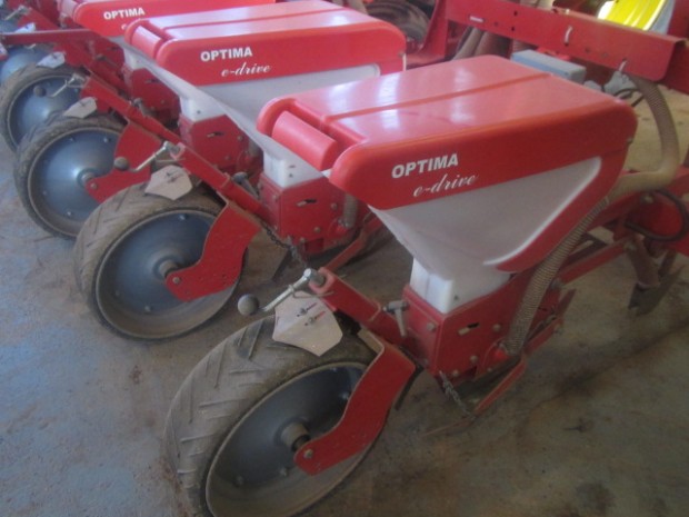 Kverneland Optima 8 row maize drill