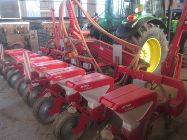 Kverneland Optima 8 row maize drill