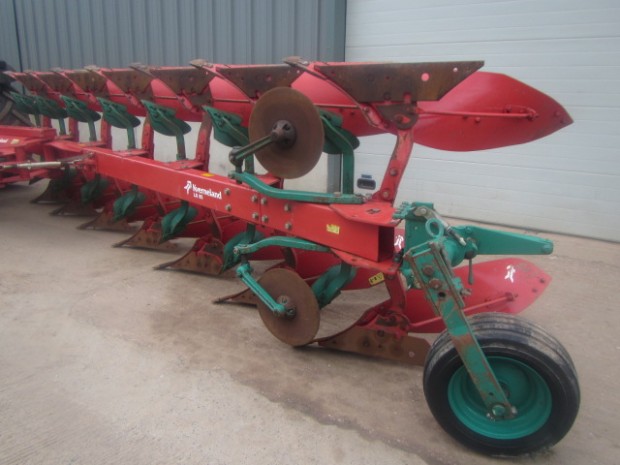 Kverneland LO 85 6+1 7 furrow reversible plough