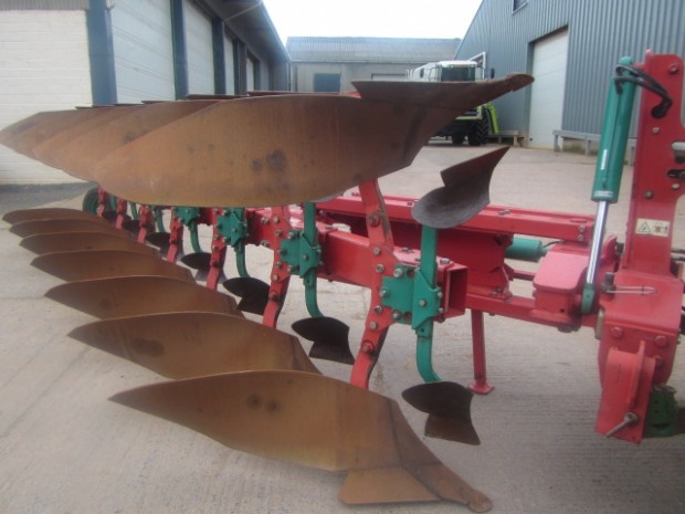 Kverneland LO 85 6+1 7 furrow reversible plough