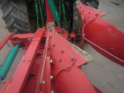 Kverneland LO 85 6+1 7 furrow reversible plough