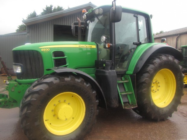 John Deere 6930