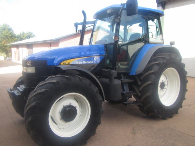 New Holland TM140