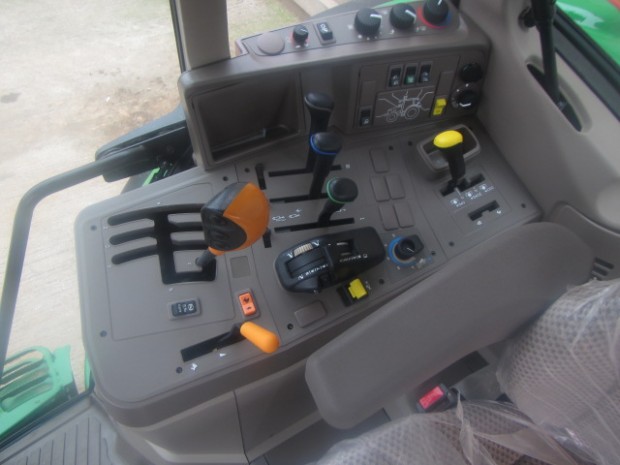 John Deere 6115M