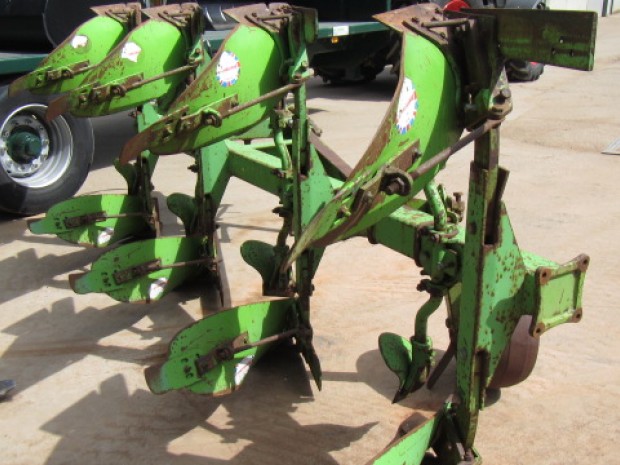 Dowdeswell DP8B 4 furrow reversible plough