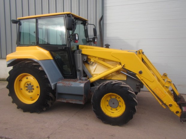 Massey Ferguson 660 loader