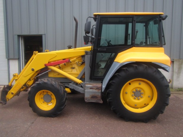 Massey Ferguson 660 loader