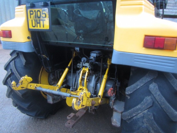 Massey Ferguson 660 loader