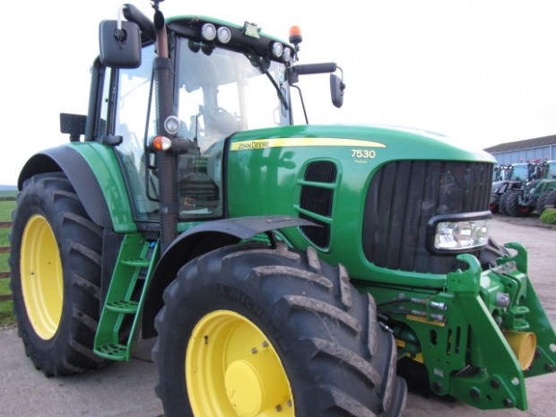 John Deere 7530
