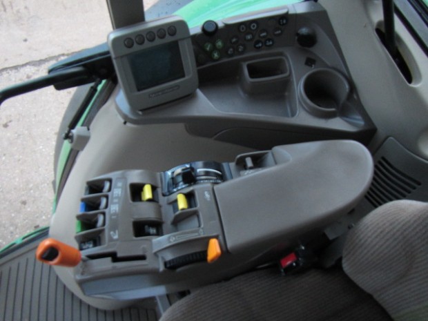 John Deere 7530