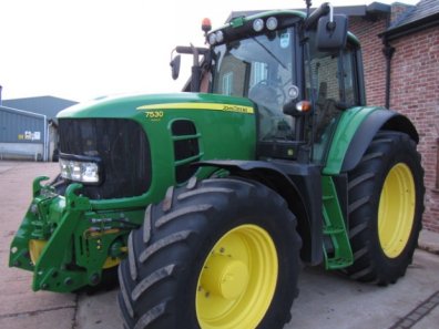 John Deere 7530