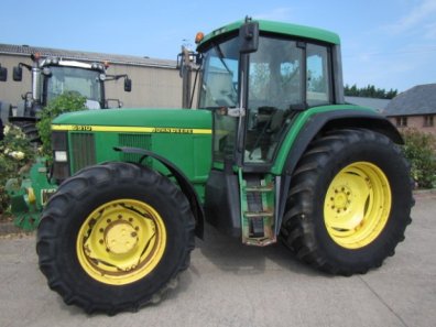 John Deere 6910