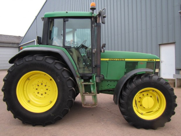 John Deere 6910