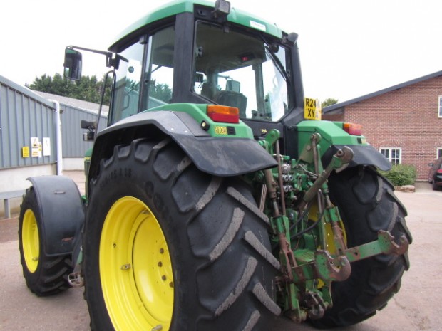 John Deere 6910