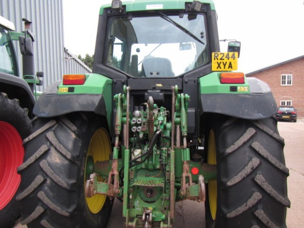 John Deere 6910