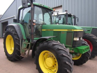 John Deere 6910