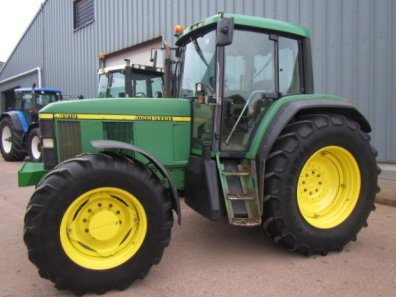 John Deere 6910