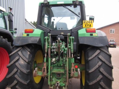 John Deere 6910