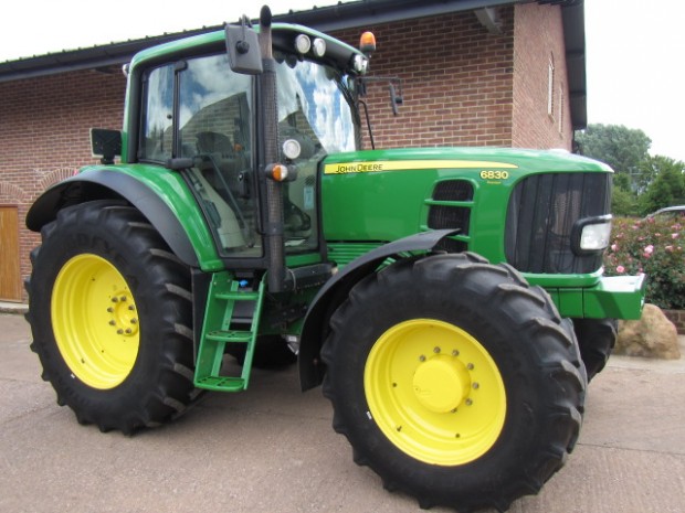 John Deere 6830