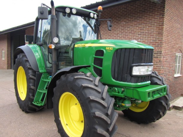 John Deere 6830