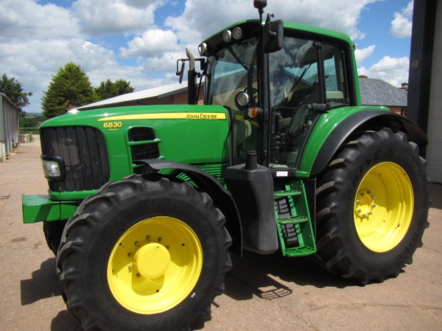 John Deere 6830