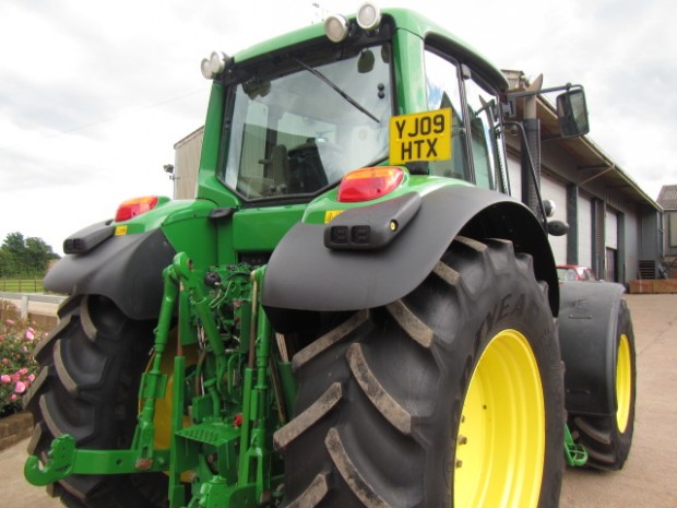 John Deere 6830