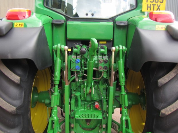 John Deere 6830